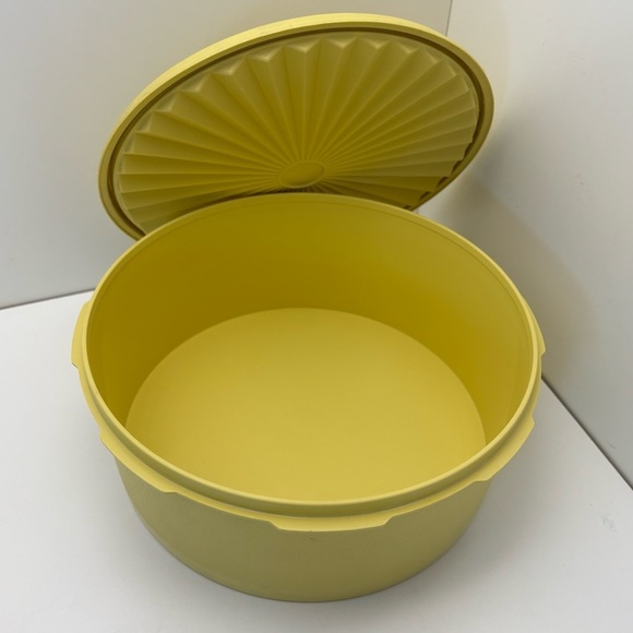 Vintage Tupperware daffodil yellow servalier container 1204-10 & seal lid 1205-8 - Picture 7 of 10